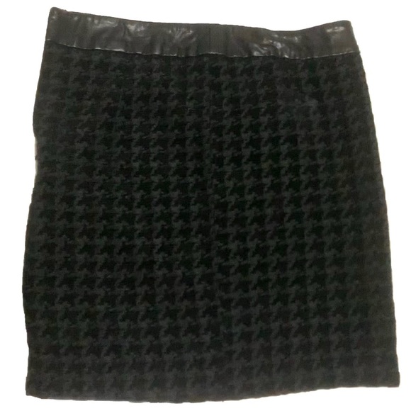 black patterned midi skirt - Picture 2 of 4